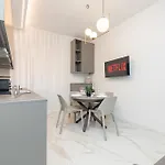 2Co4 - Duomo - Modern Central -